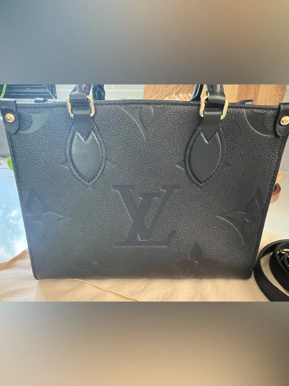 Louis Vuitton Black Onthego PM - Picture 2 of 16